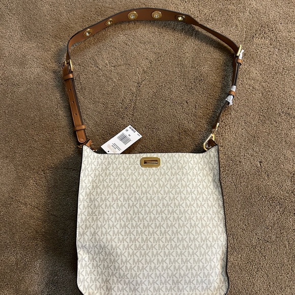 Michael Kors vanilla Sullivan large messenger Bag - Picture 2 of 11